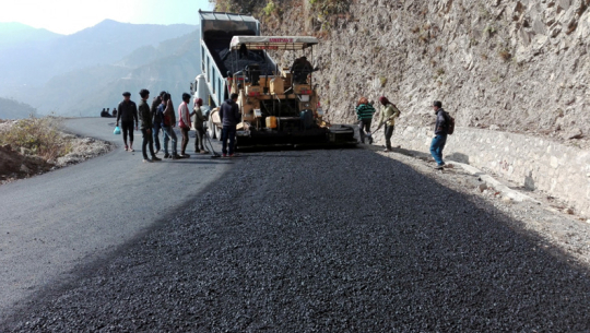 सहजपुर–बोगटान सडकको ६ सय मिटरमा निर्माणको काम रोकियो