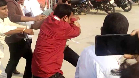 एमाले पर्साको अधिवेशनमा कुटाकुट 