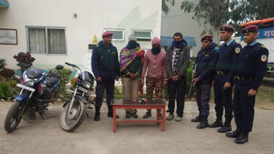 कैलालीमा खैरो हिरोईन सहित तीन जना पक्राउ