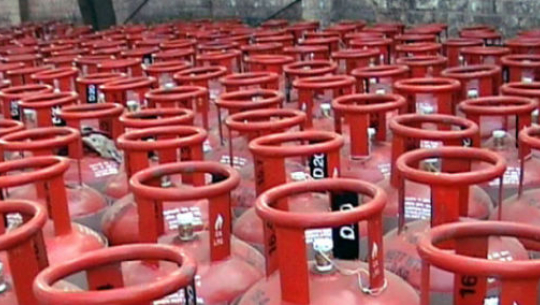 धनगढीमा सुरक्षाका उपाय बिना ग्याँस सिलिण्डर विक्री वितरण