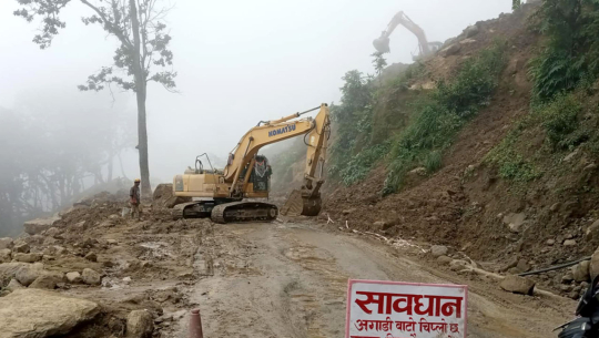 बूढीतोलामा दुई वर्षअघि भासिएको सडक निर्माण गरिँदै