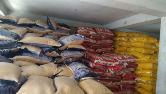  दार्चुलाको नागूक्षेत्रमा खाद्यान्न ढुवानी सुरु 