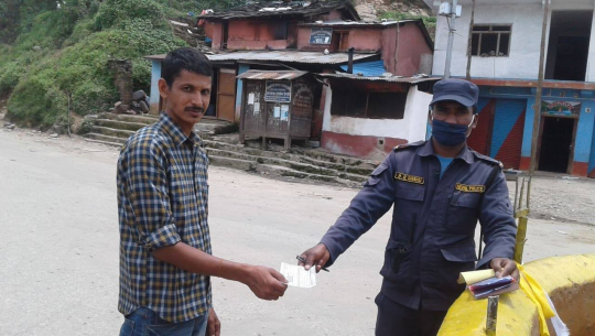 बैतडीमा मास्क प्रयोग नगर्ने २ हजार बढीलाई कारबाही