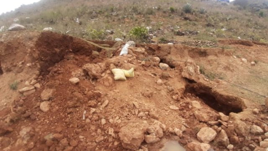 बझाङमा माटोको ढिस्कोमा पुरिएर दुईजना घाइते