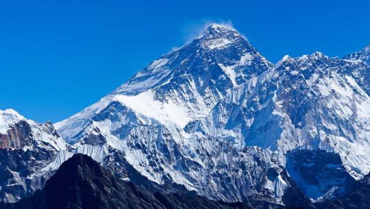 सगरमाथाको काखमा सडक