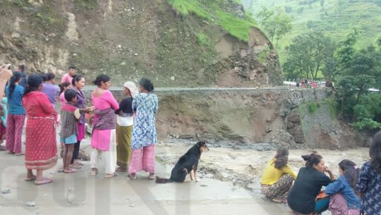 बाढीले बगाएको बाजुराको ताप्रिसेराको पक्की पुल