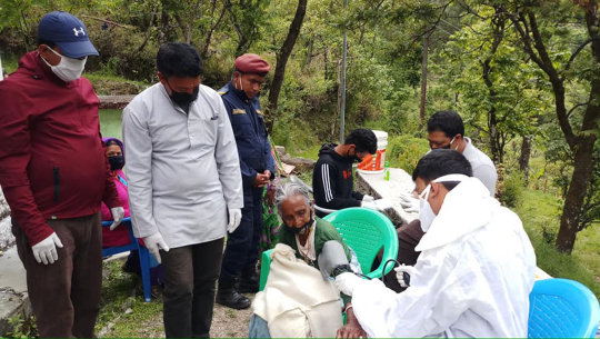 स्वास्थ्य जाँच गरेर सामाजिक सुरक्षा भत्ता वितरण