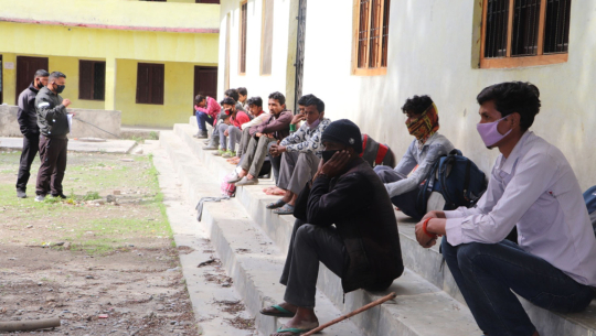 दार्चुलापारी अलपत्र नेपाली एक हजार छ सय रुपैयाँ तिरेर स्वदेश भित्रिदै