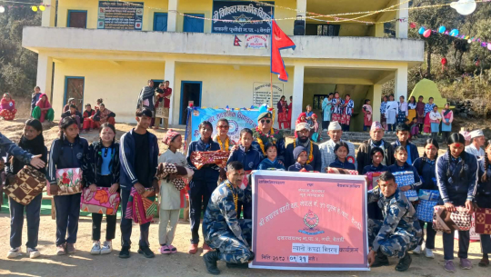 बैतडीमा सशस्त्र प्रहरीले गर्यो कम्बल र न्यानो कपडा वितरण