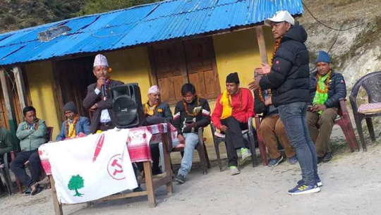 बझाङका एक वडाध्यक्ष आचारसंहिता विपरीत पार्टीको चुनावी प्रचारमा 