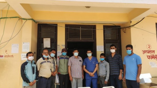 बैतडी जिल्ला अस्पताललाई अक्सिजन कन्सन्ट्रेटर हस्तान्तरण