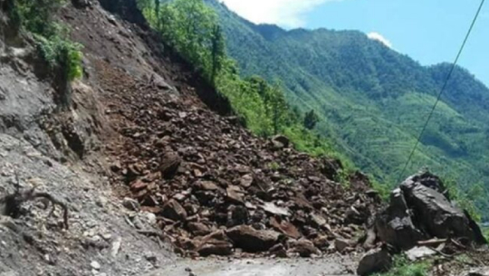 पहिरोका कारण अवरुद्ध रहेको साँफे–मार्तडी सडक खुल्यो