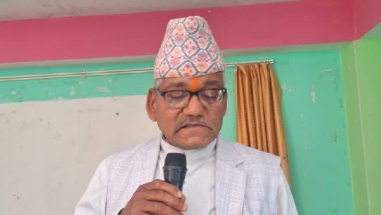 अछामका अग्निपीडितलाई मङ्गलसेन नगरपालिकाका प्रमुख बोहराले एक महिनाको सेवासुविधा दिने