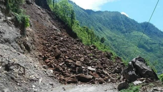 पहिराले साँफे–मार्तडी राजमार्ग अवरुद्ध