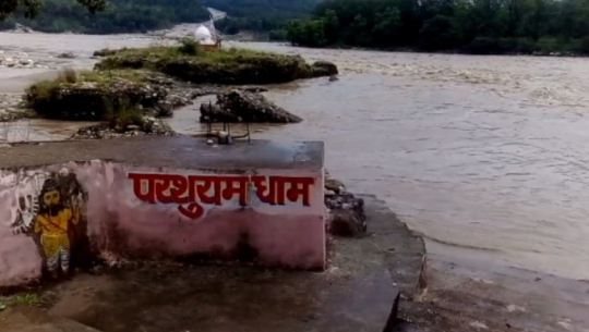 महाकालीमा पानीको सतहबारे स्वचालित यन्त्रले जानकारी दिँदै