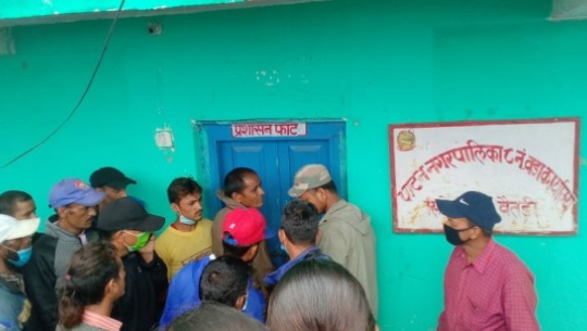 बैतडीको एक वडा कार्यालयमा तालाबन्दी