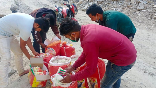 बाजुरामा कुहिएको चामल  वितरण