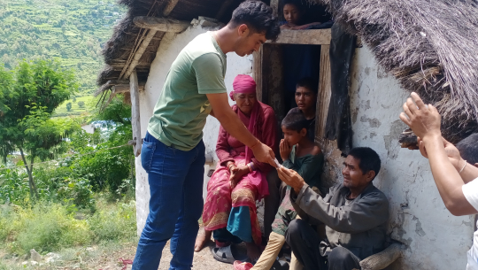 भत्ताको ८६ हजार रकम असाहयलाई सहयोग गर्ने बाजुराका पत्रकार सिंह