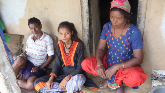 रोजगारी गुमेर बाजुरा फर्किएकाको बिचल्ली: खान अन्न न बस्ने घर