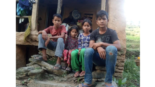 बुवाको मृत्युपछि आमाले अर्को बिहे गरेर गइन, चार भाइबहिनीको बिचल्ली