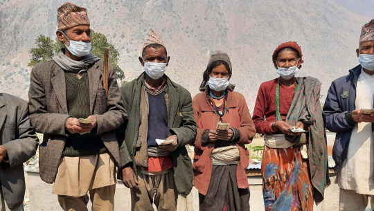 बाजुरामा ८ सय जना अशक्त नागरिकलाई आर्थिक सहयोग