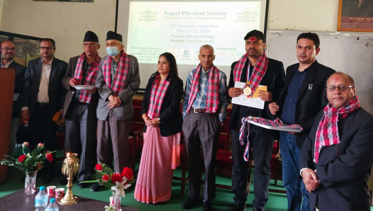 त्रिवि इतिहासमै सर्वाधिक अङ्क ल्याए एसपीएका उप–प्राध्यापक ओझाले