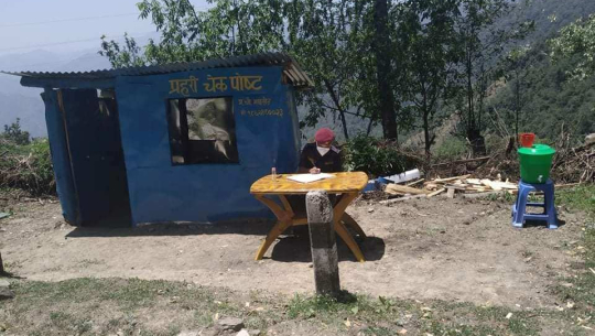डडेल्धुरामा कोरोना भाइरस नियन्त्रण गर्न प्रहरीको चेक पोष्ट स्थापना