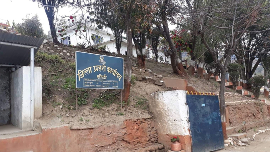 डोटीमा मादक पदार्थ सेवन गरी होहल्ला गर्ने ७ जना नियन्त्रणमा, बन्दुक बरामद