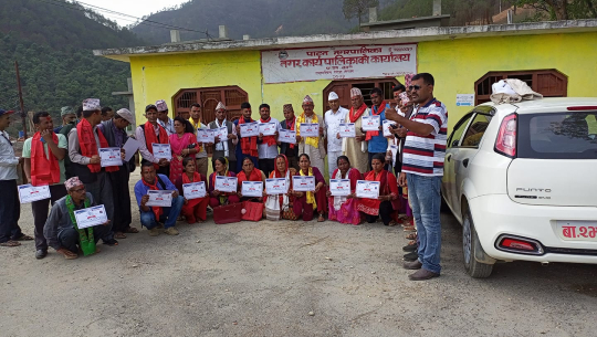 पाटन नगरपालिकामा नवनिर्वाचित जनप्रतिनिधिलाई प्रमाणपत्र 
