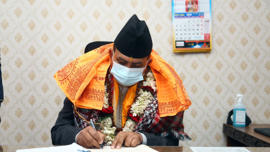 पशुपतिको दर्शनविधि बुझाउनसके आन्तरिक पर्यटक बढ्छन् : मन्त्री ढकाल