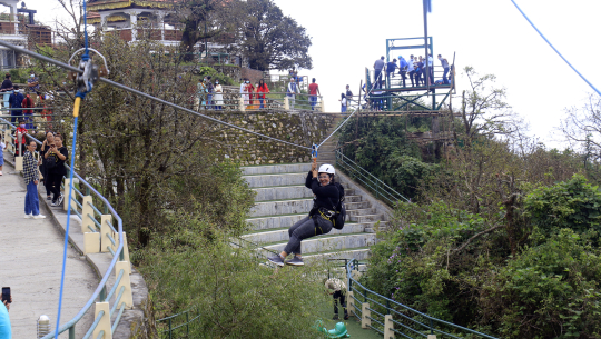 चन्दागिरि खुलेकै दिन आज दुई हजार पुगे