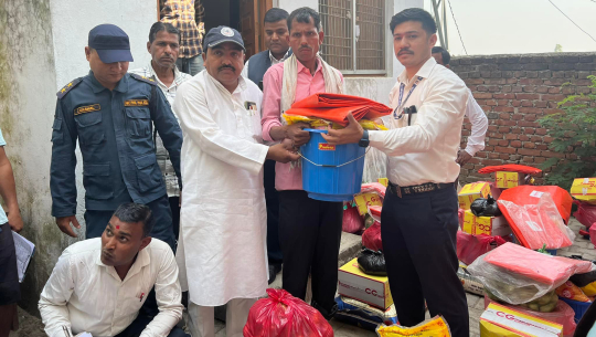 नरैनापुरका अग्निपीडितले पाए राहत सामग्री