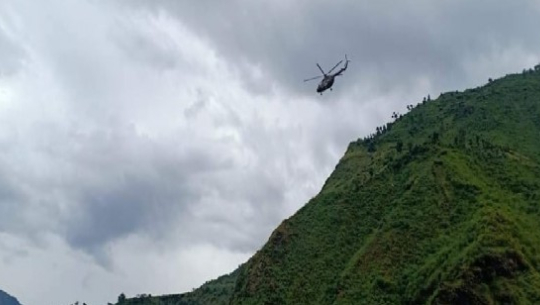 बझाङमा हेलिकप्टरमार्फत सुत्केरीको उद्धार, धनगढी ल्याईयो