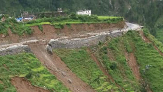 बाजुरामा वर्षाले अस्तव्यस्त सडक, दर्जन बढी घर जोखिममा