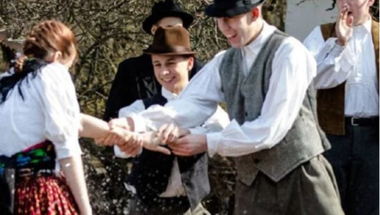 जहाँ सोमबार पुरुषलाई युवतीसंग जे गर्न पनि छुट दिइन्छ