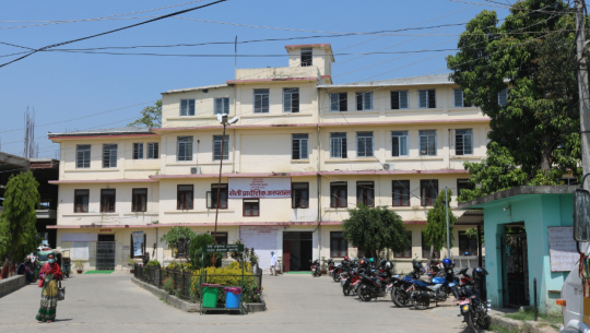 सेती अस्पतालका सरसफाईकर्मी भन्छन्– संकटमा सेवा गर्न पाउँदा उत्साहित छौँ