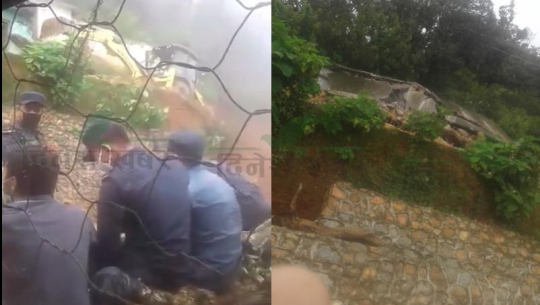 बैतडीमा सार्वजनिक जग्गामा बनाईएको घर डोजर लगाएर भत्काइयो