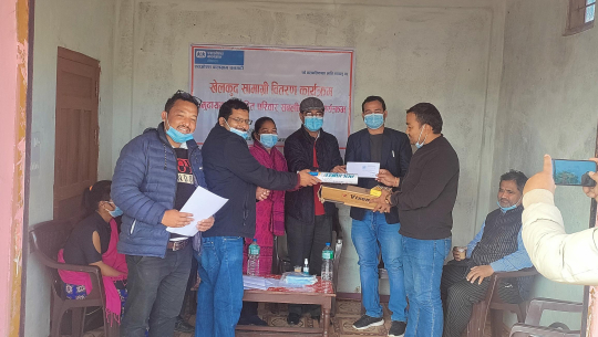 एसओएस बालग्राम धनगढीद्वारा खेलकुद सामग्री वितरण