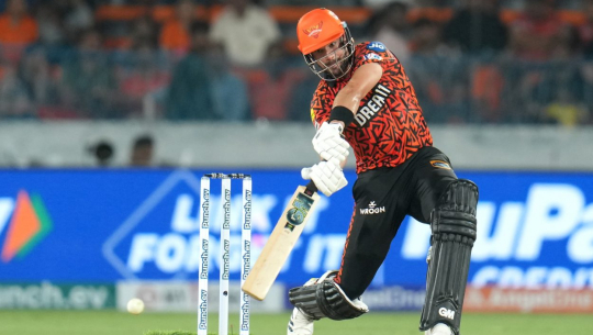 हैदरावादद्धारा मुम्बई इन्डियन्सलाई २७८ रनको लक्ष्य