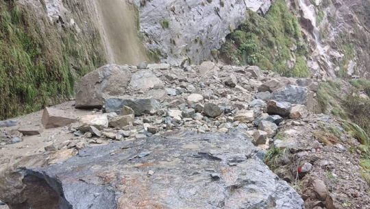 विभिन्न छ ठाउँमा राजमार्ग अवरुद्ध