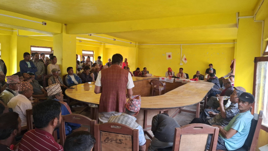 पराजय व्यहाेरेपछि एमाले बैतडीमा चुनावी समीक्षा गर्दै 