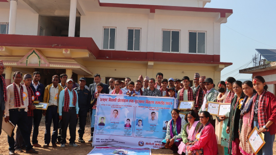 बैतडीको मेलौलीमा उत्कृष्ट विद्यार्थीलाई नगदसहित सम्मान 