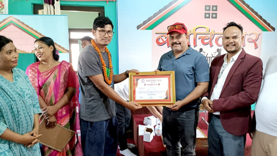 बातचित घरद्वारा पत्रकार अविनाश चौधरी सम्मानित