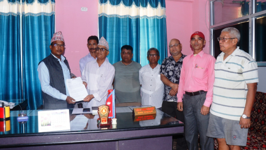 बेलौरी नगरपालिकालाई बाटो कब्जा गरी बनाइएका संरचना हटाउन ज्ञापन पत्र