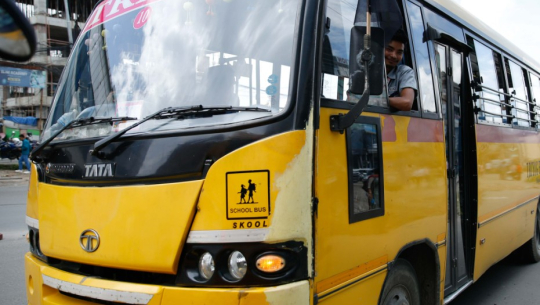 कञ्चनपुरमा विद्यालयका बस चालकलाई ट्राफिक सचेतना कक्षा