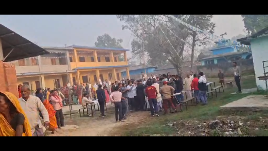 सर्लाही–४ को भवनिपुर मतदान केन्द्रमा सामान्य विवादपछि मतदान केहीबेर अवरुद्ध