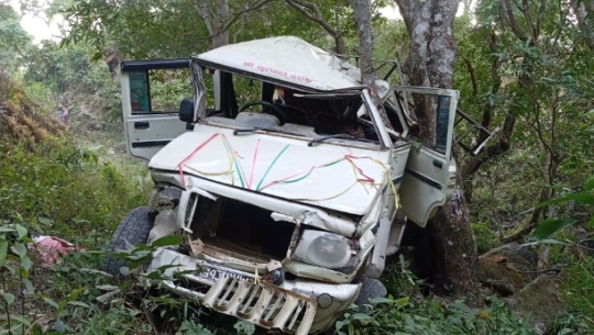 डडेल्धुरामा जिप दुर्घटना हुँदा २ महिलाको घटनास्थलमै मृत्यु, ९ जना घाइते