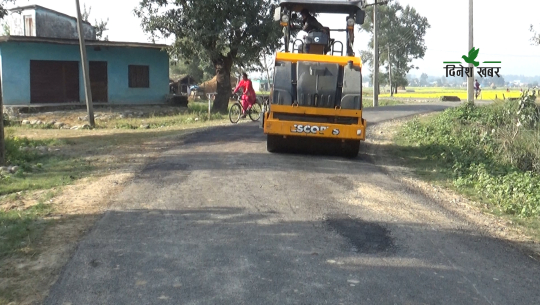 कैलालीको मसुरिया–तालबन्ध सडक, कालोपत्रे गरिएको एक महिनामै भत्कियो