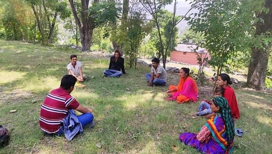 तस्विर : माछा मार्न प्रतिवन्ध लगाउन बसेको समुहको बैठक  