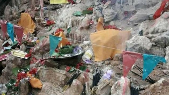 दार्चुलाको थामुमा भेटिए ऐतिहासिक शिला